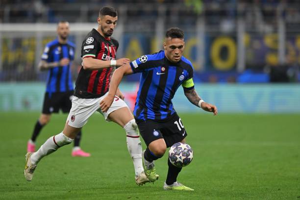 以其敏锐的 以其敏锐的